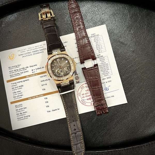 Patek Philippe Replica 1:1 Watch Nautilus 5724 18K Solid Gold With Natural Diamonds 40mm